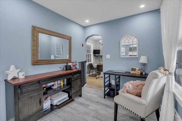 Home Office, Interior, Recessed Lighting, Wood Texture Flooring