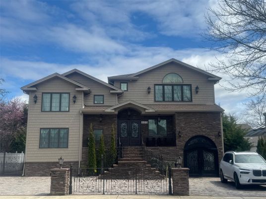 Exterior, Facade, American Craftsman