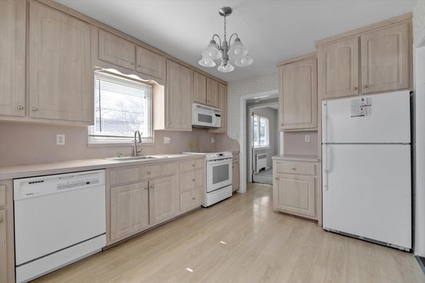 Chandelier, Interior, Kitchen, Wood Texture Flooring