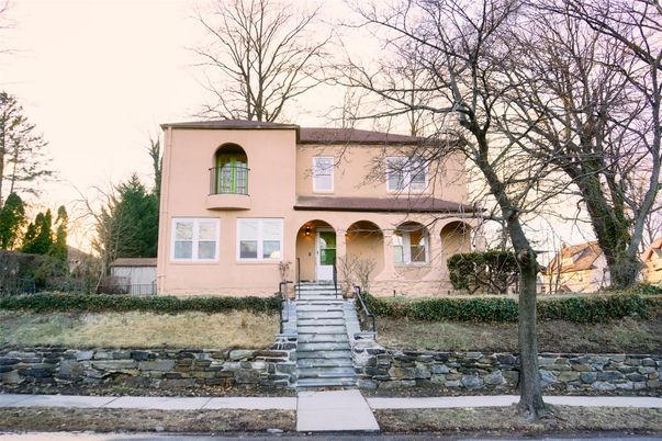 Exterior, Facade, Mediterranean