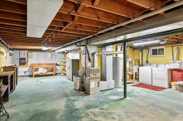 Interior, Washer, Wooden Beams
