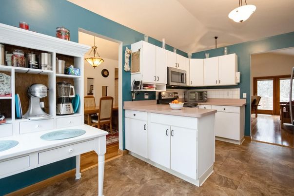 Dining room, Interior, Kitchen, Pendant Lights, Stainless Steel Appliances