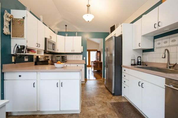 Interior, Kitchen, Pendant Lights, Stainless Steel Appliances
