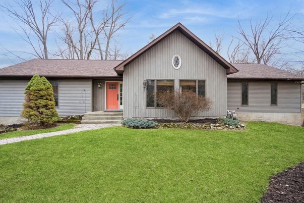 Exterior, Facade, Ranch