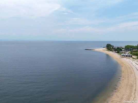 Exterior, Lake
