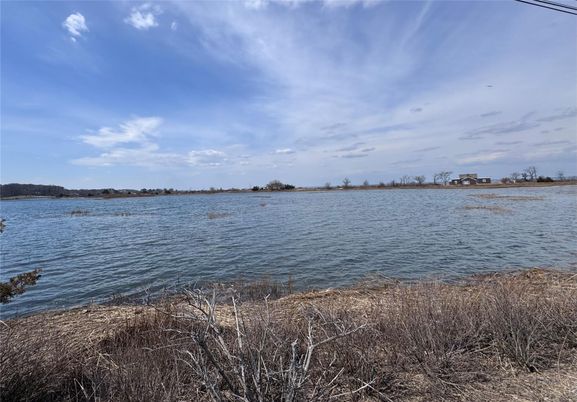 Exterior, Lake