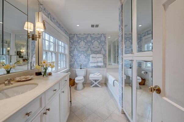 Bathroom, Interior, Recessed Lighting