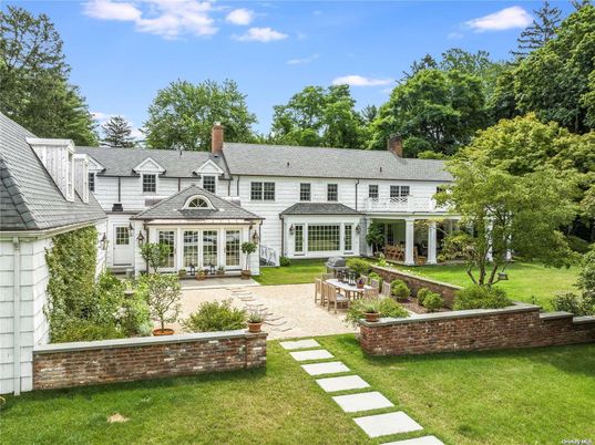Backyard, Exterior, Facade, French Provincial