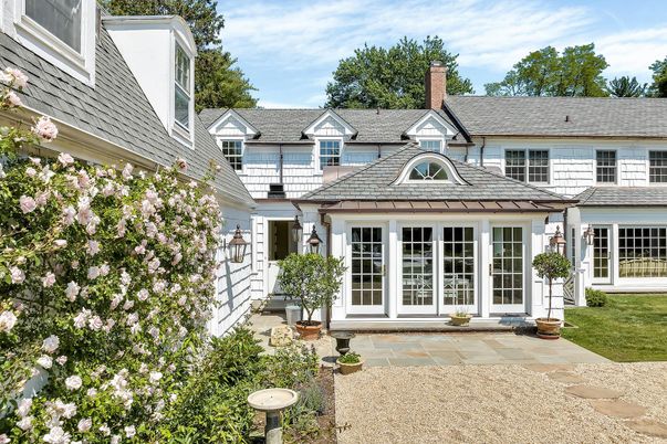 Exterior, Facade, Cape Cod