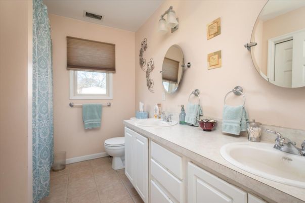 Bathroom, Dual Sink Vanities, Interior