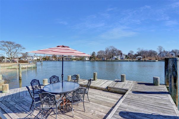 Exterior, Lake