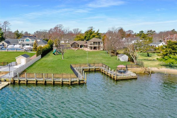 Exterior, Lake