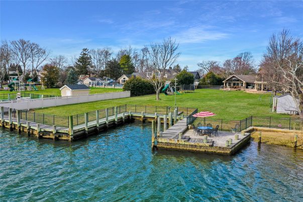 Exterior, Lake