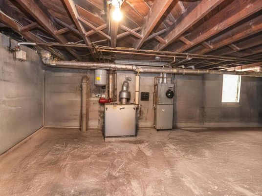 Interior, Washer, Wooden Beams