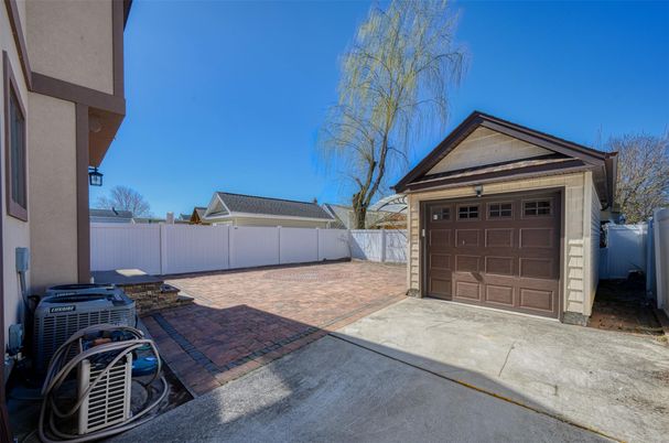 Detached Garage, Exterior
