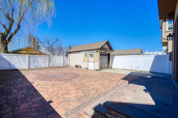 Detached Garage, Exterior