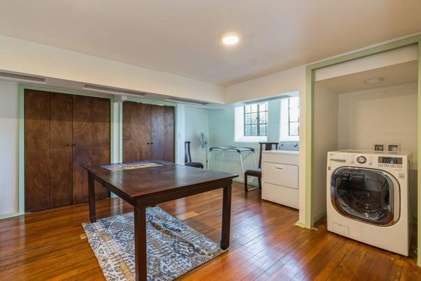 Interior, Recessed Lighting, Washer, Wood Texture Flooring