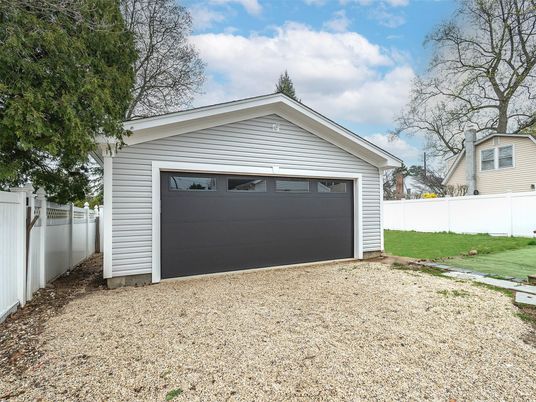 Detached Garage, Exterior