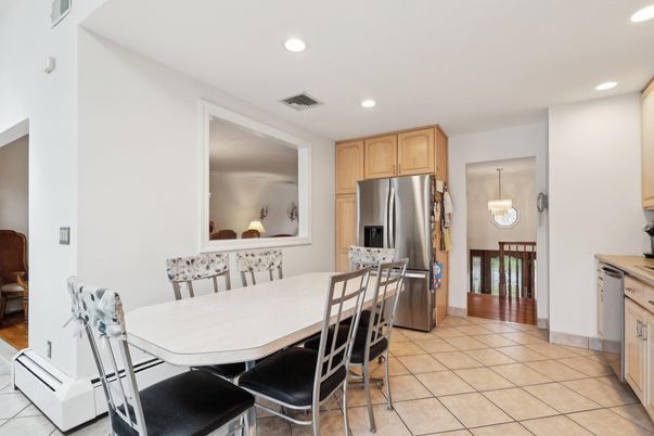 Chandelier, Dining room, Interior, Kitchen, Recessed Lighting, Stainless Steel Appliances