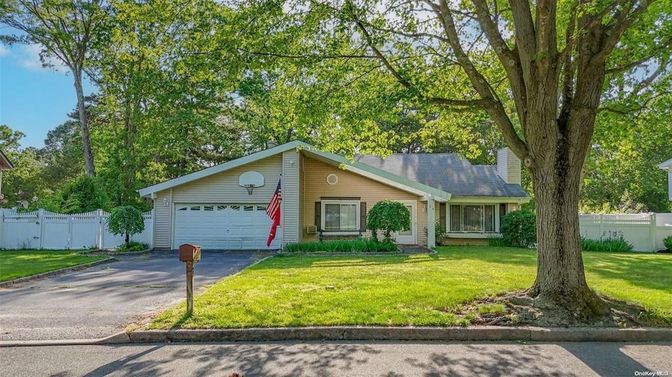Attached, Exterior, Facade, Ranch