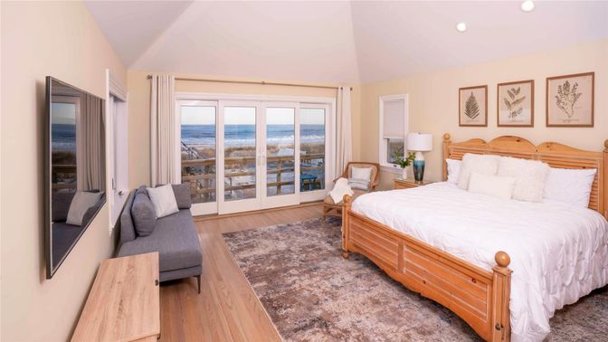 Bedroom, Interior, Recessed Lighting, Water, Wood Texture Flooring