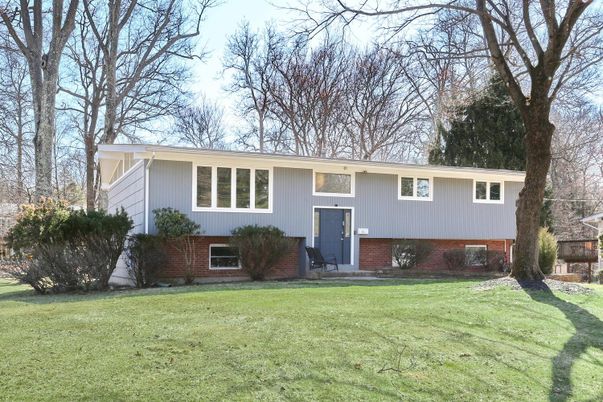 Exterior, Facade, Brick Facade, Raised Ranch