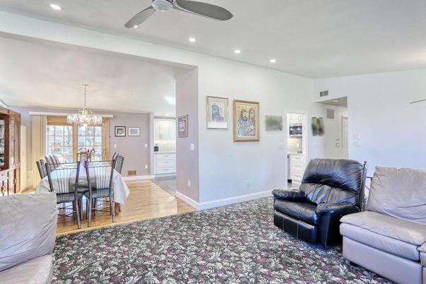 Chandelier, Dining room, Interior, Recessed Lighting, Wood Texture Flooring