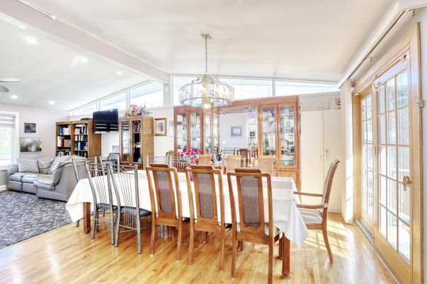 Chandelier, Dining room, Interior, Kitchen, Living room, Recessed Lighting, Wood Texture Flooring