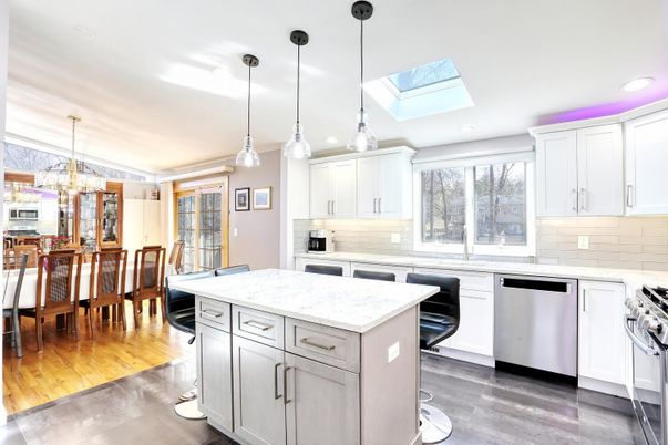 Chandelier, Dining room, Interior, Kitchen, Pendant Lights, Recessed Lighting, Stainless Steel Appliances, Wood Texture Flooring