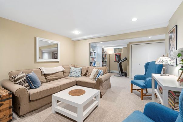 Fitness Equipment, Interior, Living room, Recessed Lighting
