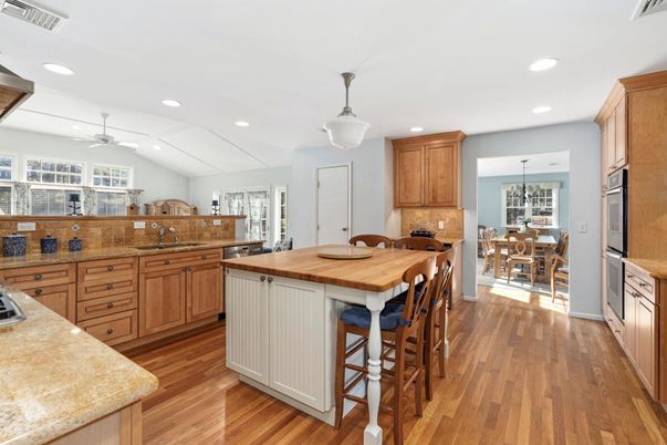 Chandelier, Dining room, Interior, Kitchen, Pendant Lights, Recessed Lighting, Wood Texture Flooring