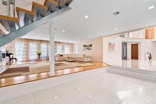 Interior, Piano, Recessed Lighting, Wood Texture Flooring