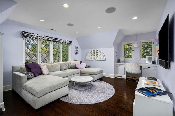 Interior, Living room, Pendant Lights, Recessed Lighting, Wood Texture Flooring