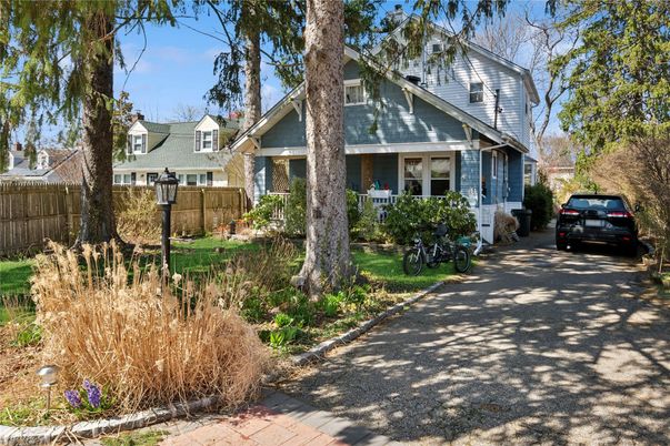 Exterior, Facade, American Craftsman