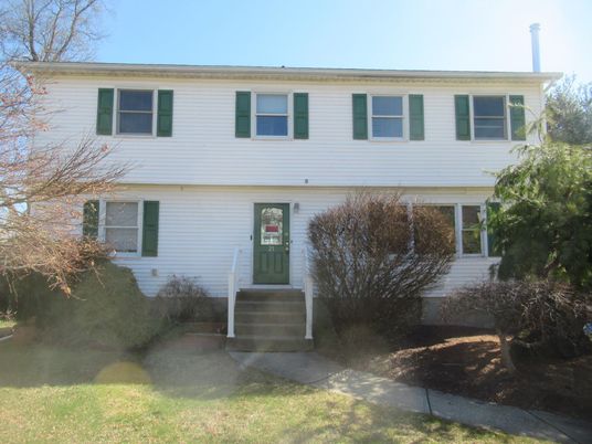 Exterior, Facade, Raised Ranch