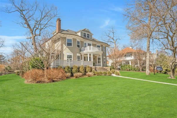 Backyard, Exterior, Facade, American Foursquare