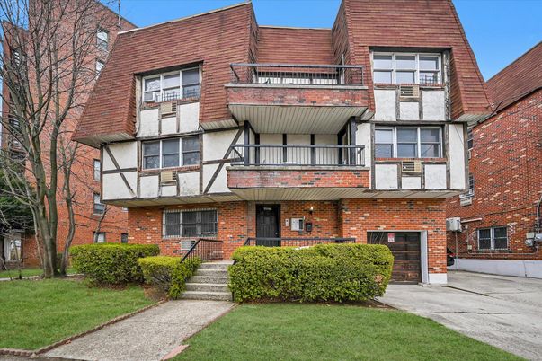 Attached, Exterior, Facade, Brick Facade, Tudor Revival