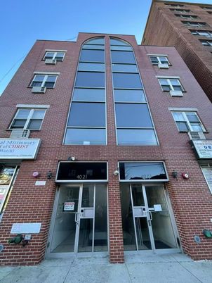 Exterior, Facade, Brick Facade, Rowhouse