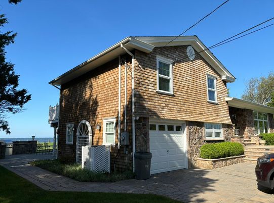 Attached, Exterior, Facade, American Craftsman
