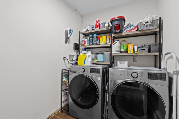 Interior, Utility Closets, Washer, Wood Texture Flooring