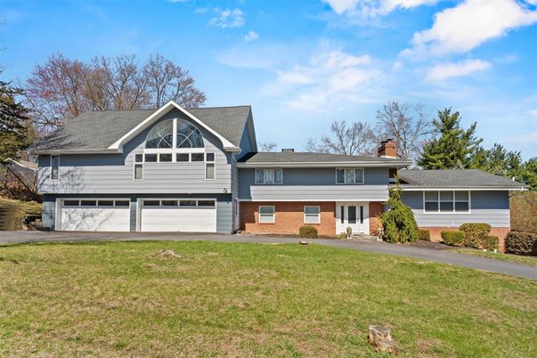 Attached, Exterior, Facade, Brick Facade, Split Level