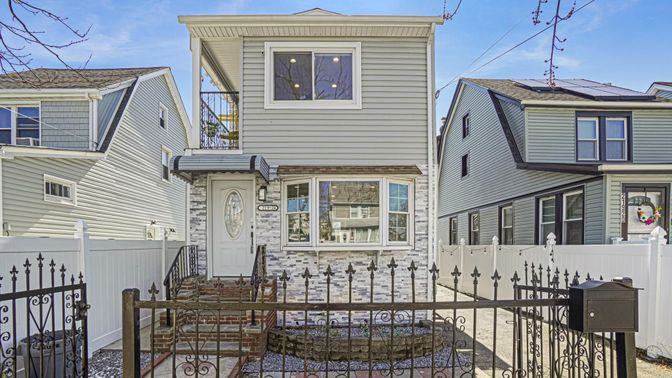 Exterior, Facade, Rowhouse