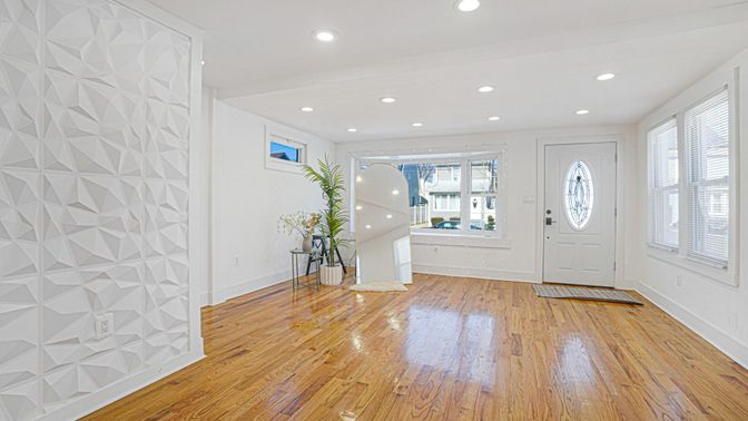Interior, Recessed Lighting, Wood Texture Flooring