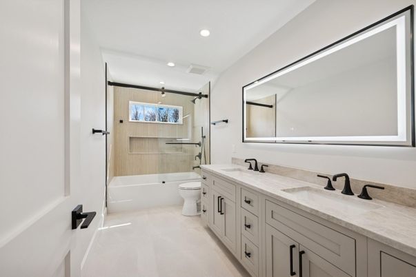 Bathroom, Dual Sink Vanities, Interior, Recessed Lighting
