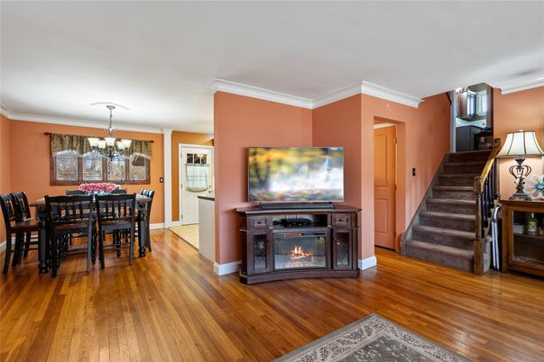Chandelier, Dining room, Fireplace, Interior, Wood Texture Flooring