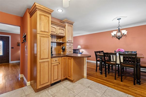 Chandelier, Dining room, Interior, Kitchen, Recessed Lighting, Wood Texture Flooring