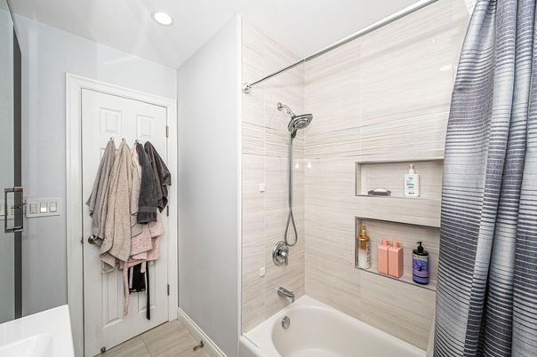 Bathroom, Interior, Recessed Lighting