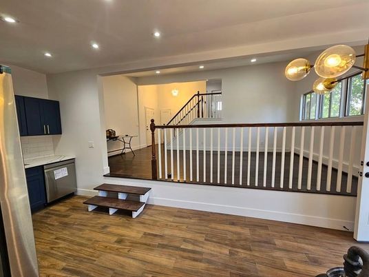 Interior, Recessed Lighting, Wood Texture Flooring