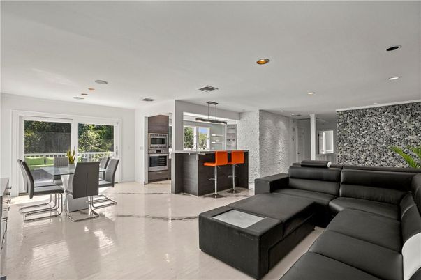 Dining room, Interior, Kitchen, Living room, Pendant Lights, Recessed Lighting, Stainless Steel Appliances