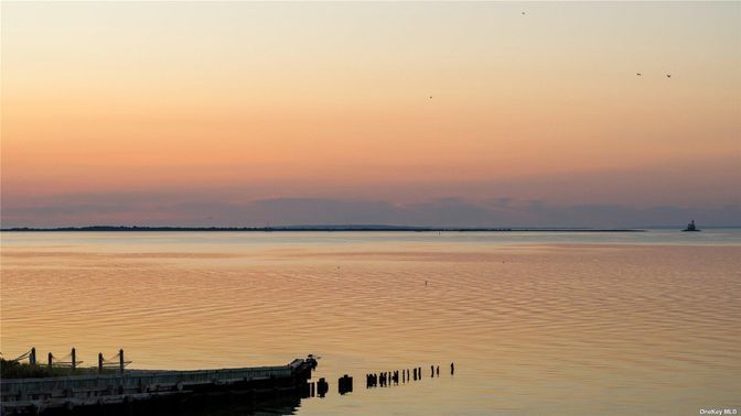 Exterior, Lake
